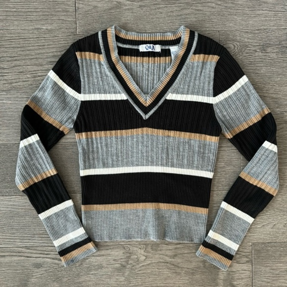 🌼Q&A🌼 Vintage 90s Y2K Striped V Neck Sweater